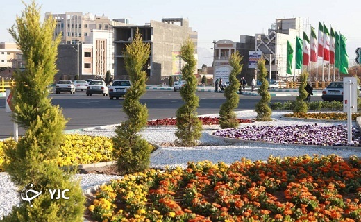 گل آرایی خیابان ها و فضای عمومی شهر یزد در آستانه نوروز