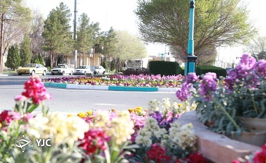 گل آرایی خیابان ها و فضای عمومی شهر یزد در آستانه نوروز