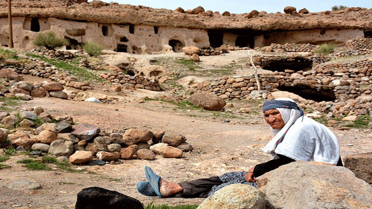 آغاز اصلاح شبکه برق روستای جهانی میمند