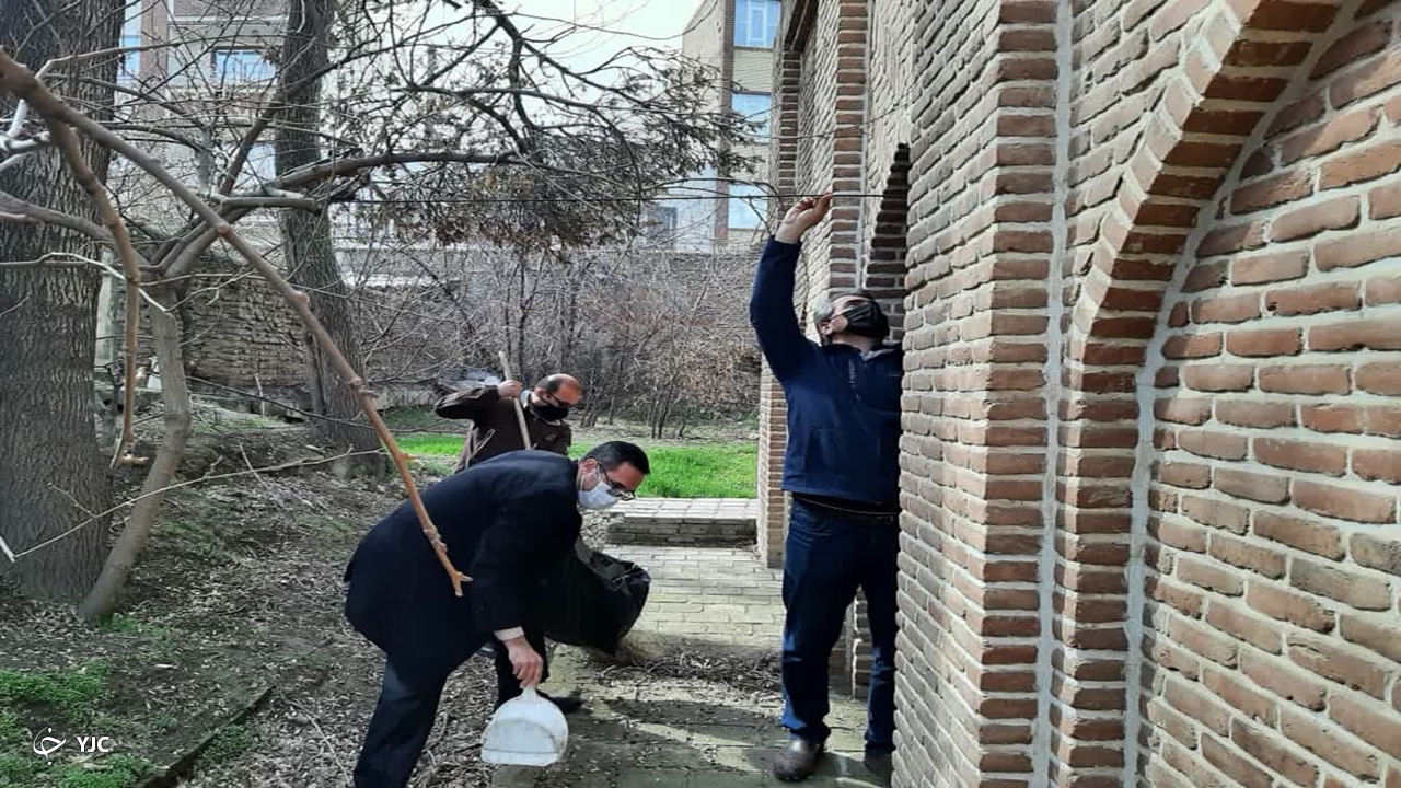 پاکسازی محوطه‌های تاریخی مهاباد