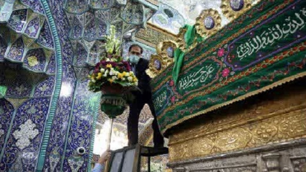 گل‌آرایی حرم حضرت معصومه (س)به مناسبت میلاد امام حسین (ع) +تصاویر