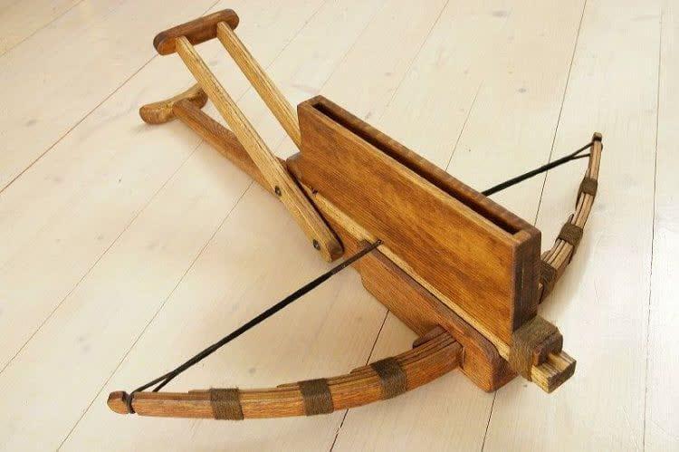 10 سلاح عجیب باستانی که دمار از روزگار بشریت در آورد