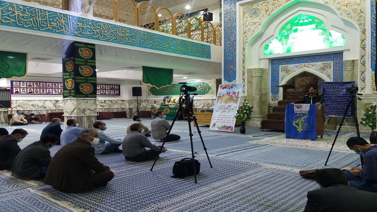 پاسداران باید به امام حسین اقتدا کنند