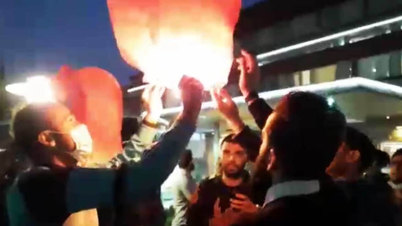 آتش بازی بازیکنان نساجی در شب چهارشنبه سوری + فیلم