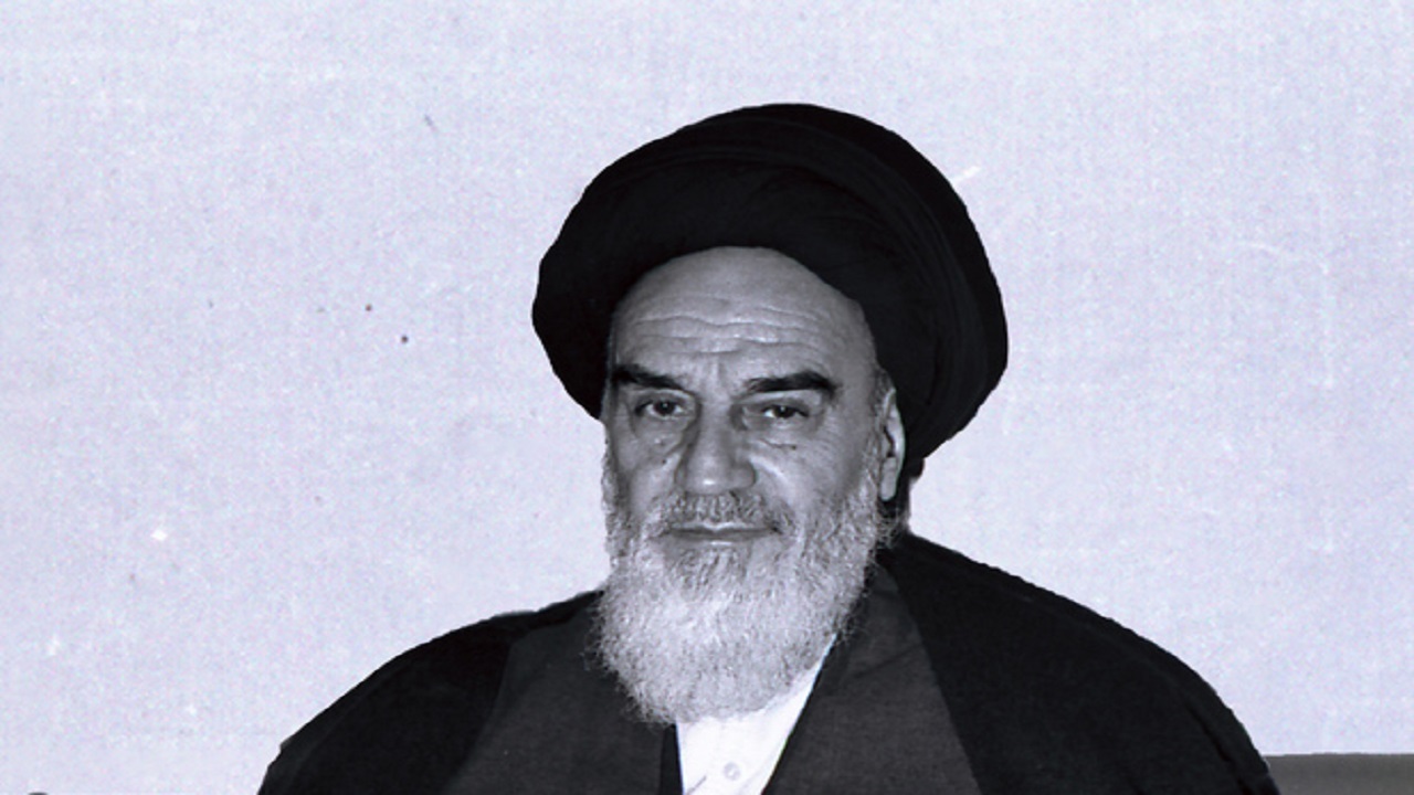 انتشار یک سند تاریخی از امام خمینی (س) / دستخطی از امام پشت قرآن که در آن نام فرزندانشان را نوشته اند+ عکس