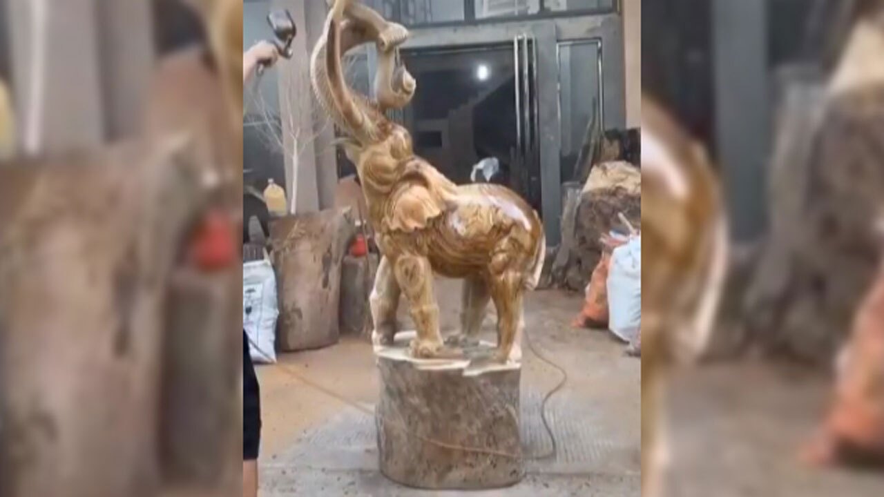 مهارت دیدنی مجسمه سازان با استفاده از تنه درخت + فیلم