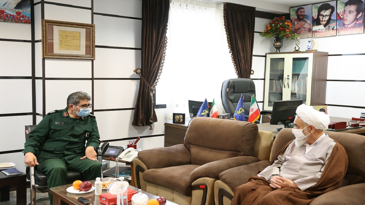 دیدار نماینده ولی فقیه در استان قزوین با فرمانده سپاه صاحب الامر (عج)