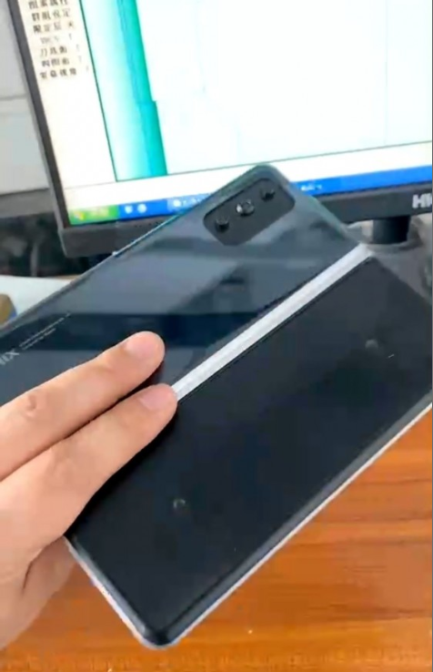 تصاویری از گوشی  Xiaomi Mi Mix تاشو به بیرون درز کرد