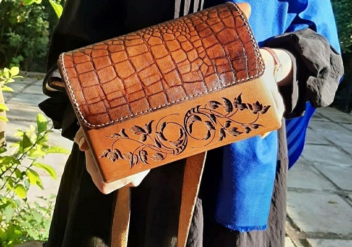 کیف چرمی، تلفیقی از چوب درخت گردو و چرم گاو