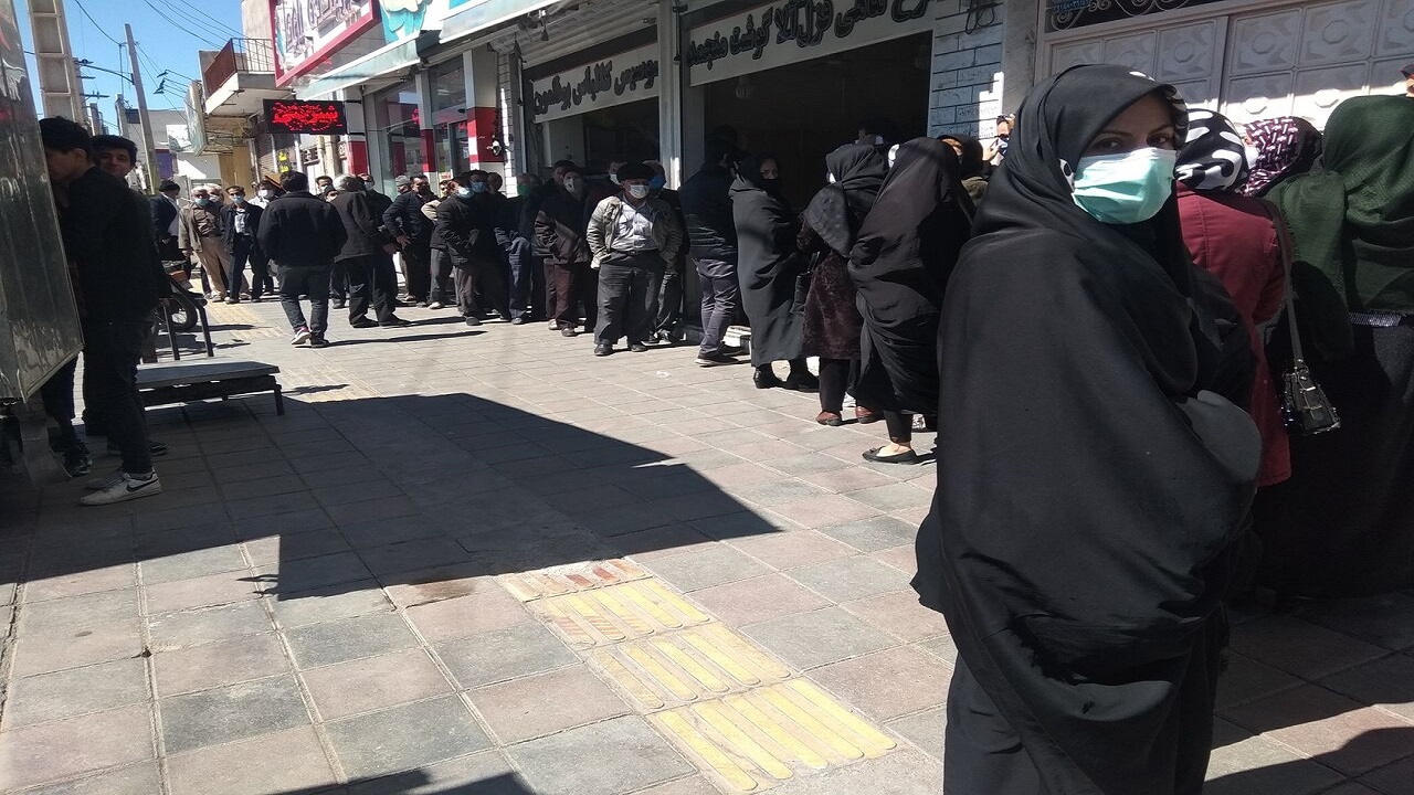 صادرات مرغ به خارج استان غیر قانونی است/صف‌های طولانی با وجود عرضه مرغ