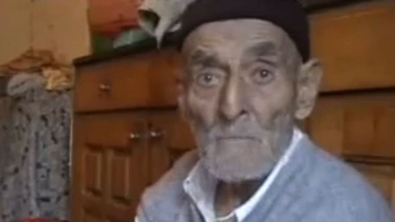 ماجرای جالب پیرمردی که سه پادشاه قاجار، دو پادشاه پهلوی و دو رهبر جمهوری اسلامی را دیده است! + فیلم