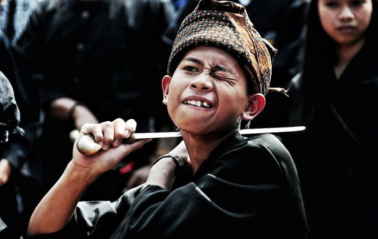 رسوم و آیین عجیب در اندونزی که هنوز هم برگزار می&zwnj;شوند