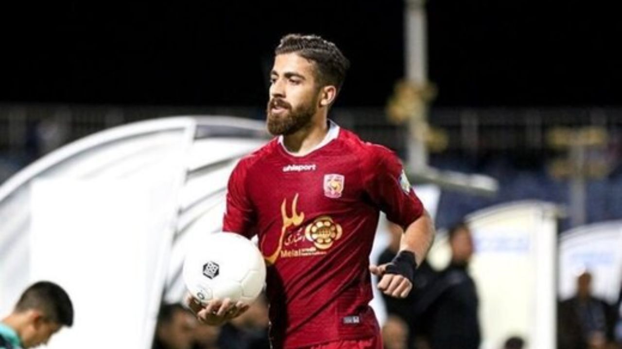 پیراهن شماره ۳ پرسپولیس به فرشاد فرجی رسید