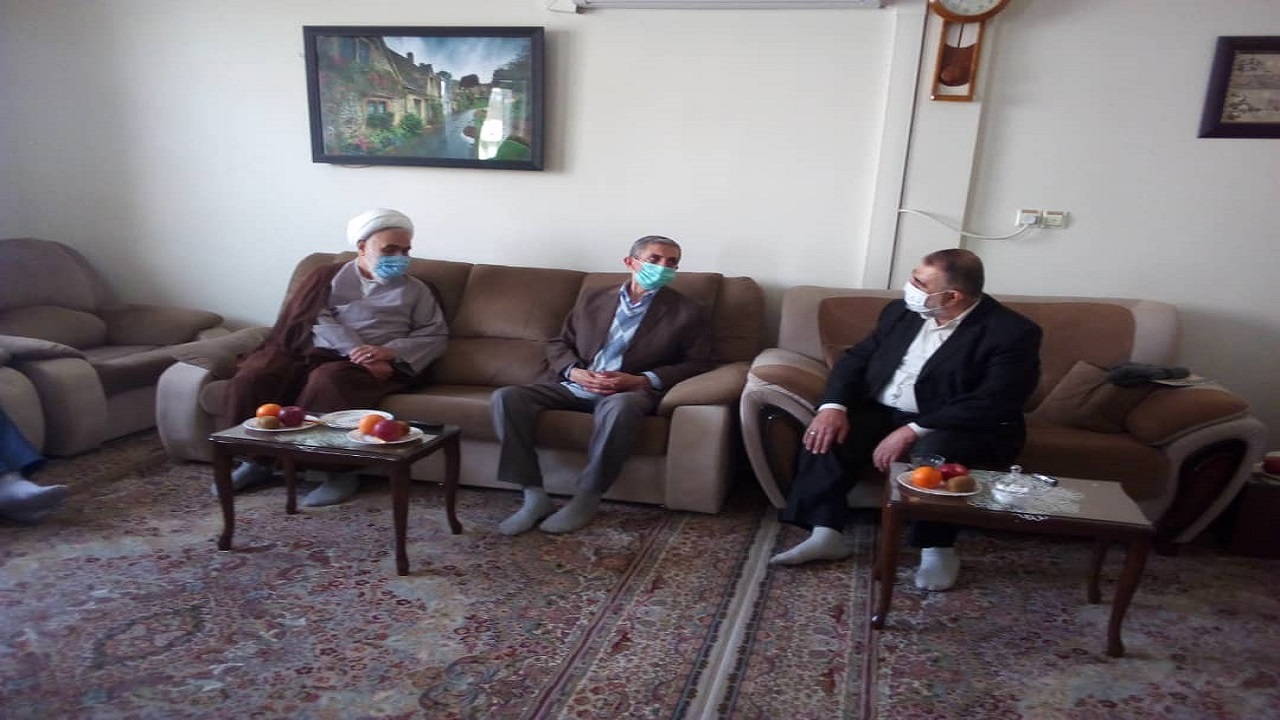 دیدار نماینده ولی فقیه در استان قزوین با ۳ جانباز دفاع مقدس
