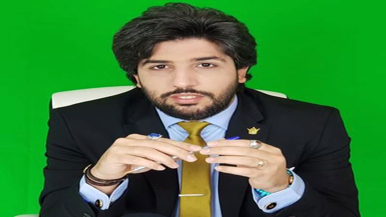 پوشش نامتعارف یکی از اعضای اپوزیسیون در برنامه زنده + فیلم