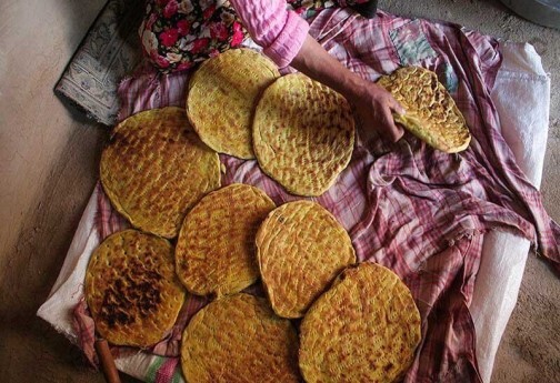 اینجا چرخ زندگی با دستان هنرمند زنان می چرخد/ نان محلی میراث جاودان زنان خراسان شمالی