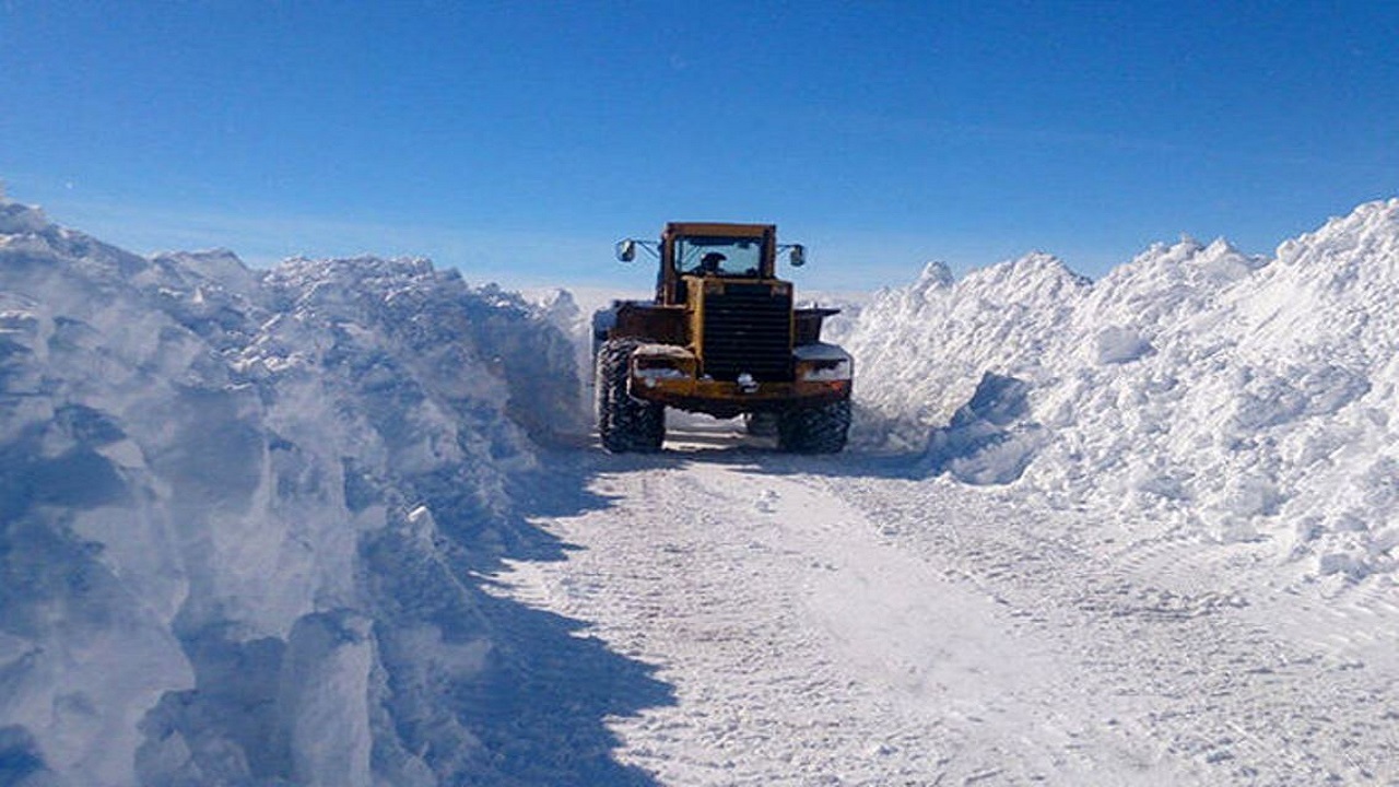 بازگشایی راه ارتباطی ۱۲۰ روستای آذربایجان‌شرقی ادامه دارد
