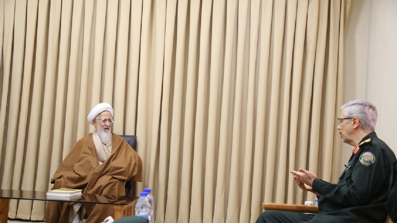 سرلشکر باقری با آیت‌الله جوادی آملی دیدار کرد