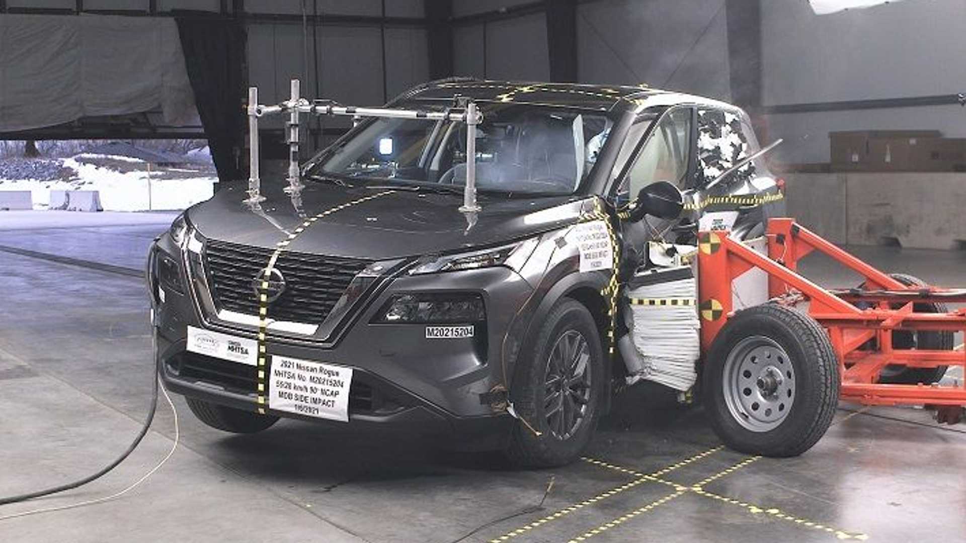 تست تصادف نیسان روگ 2021 + فیلم