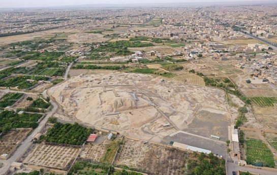 زمین&zwnj;خواری زیگورات سیَلْک کاشان را تهدید می&zwnj;کند/ ویلاسازی در حریم نخستین تمدن شهرنشینی فلات ایران
