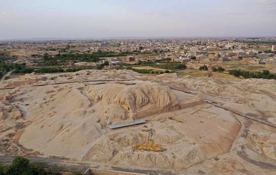 زمین&zwnj;خواری زیگورات سیَلْک کاشان را تهدید می&zwnj;کند/ ویلاسازی در حریم نخستین تمدن شهرنشینی فلات ایران