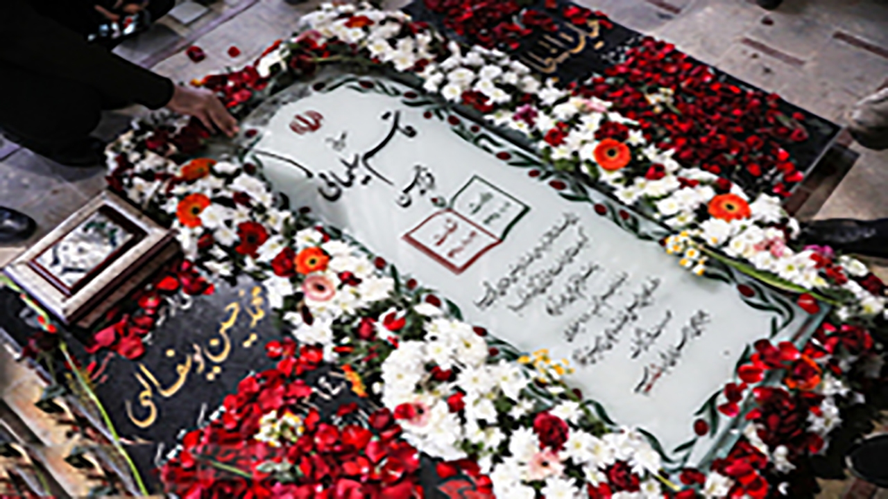 لحظه تحویل سال نو در مزار شهید قاسم سلیمانی + فیلم
