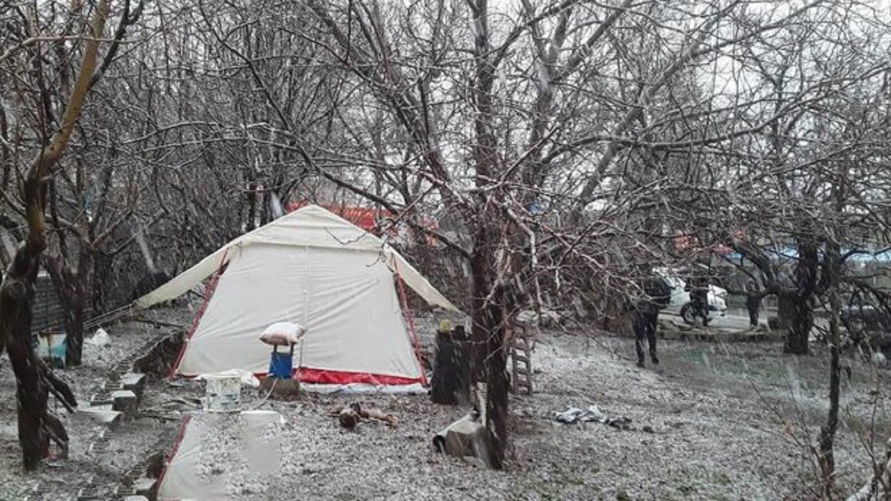 سایه بارش برف و باران بر سر شهرستان زلزله زده دنا