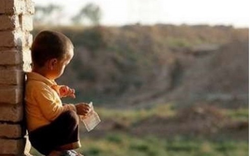 روزگار خانواده ای بی خانمان با کودکی ۳ ساله در مشهد