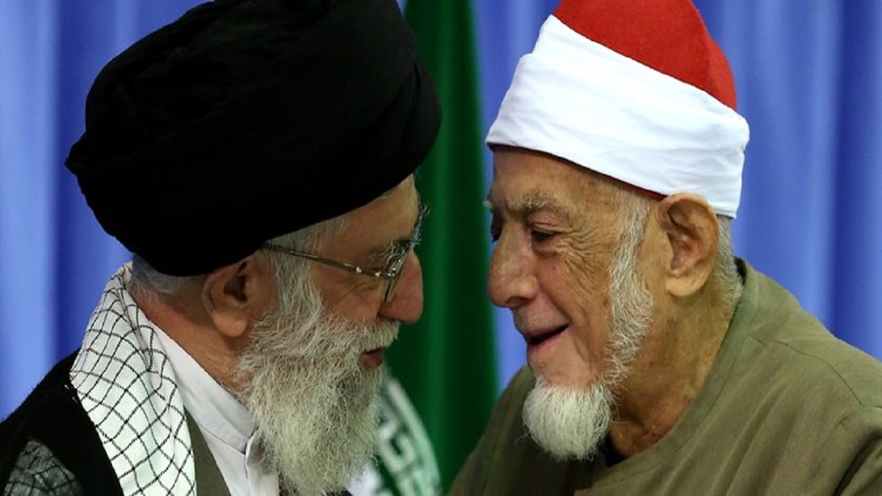 استادی که رهبر جلوی پایش ایستاد/ برای تلاوت در محضر «سید‌القائد» جانم را می‌دهم