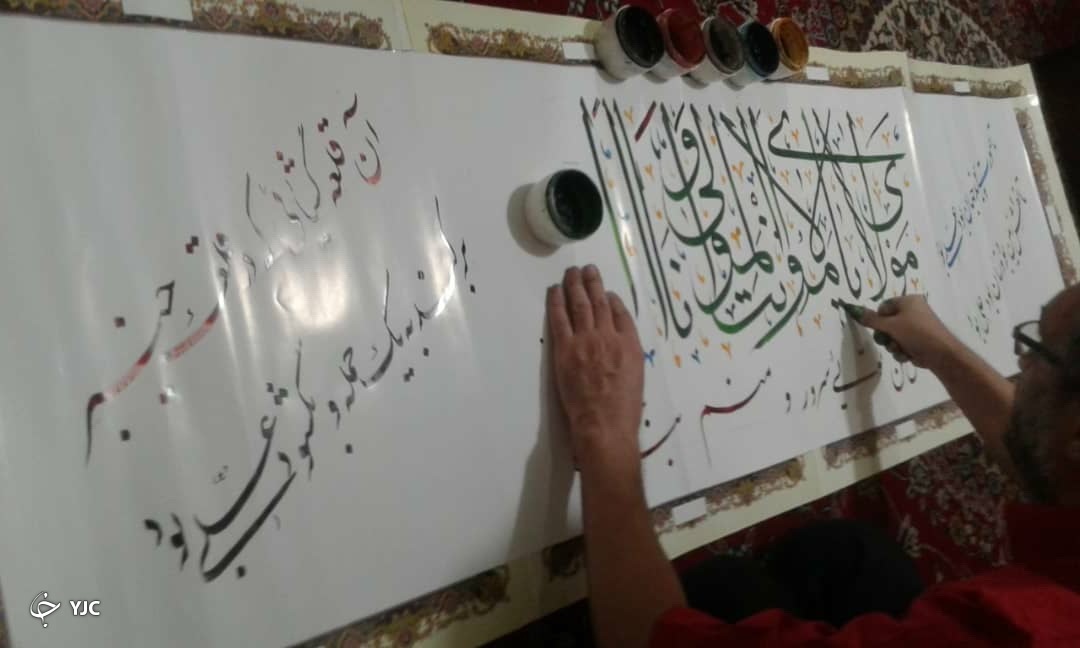 خلق اثر خوشنویسی با ناخن انگشت شست