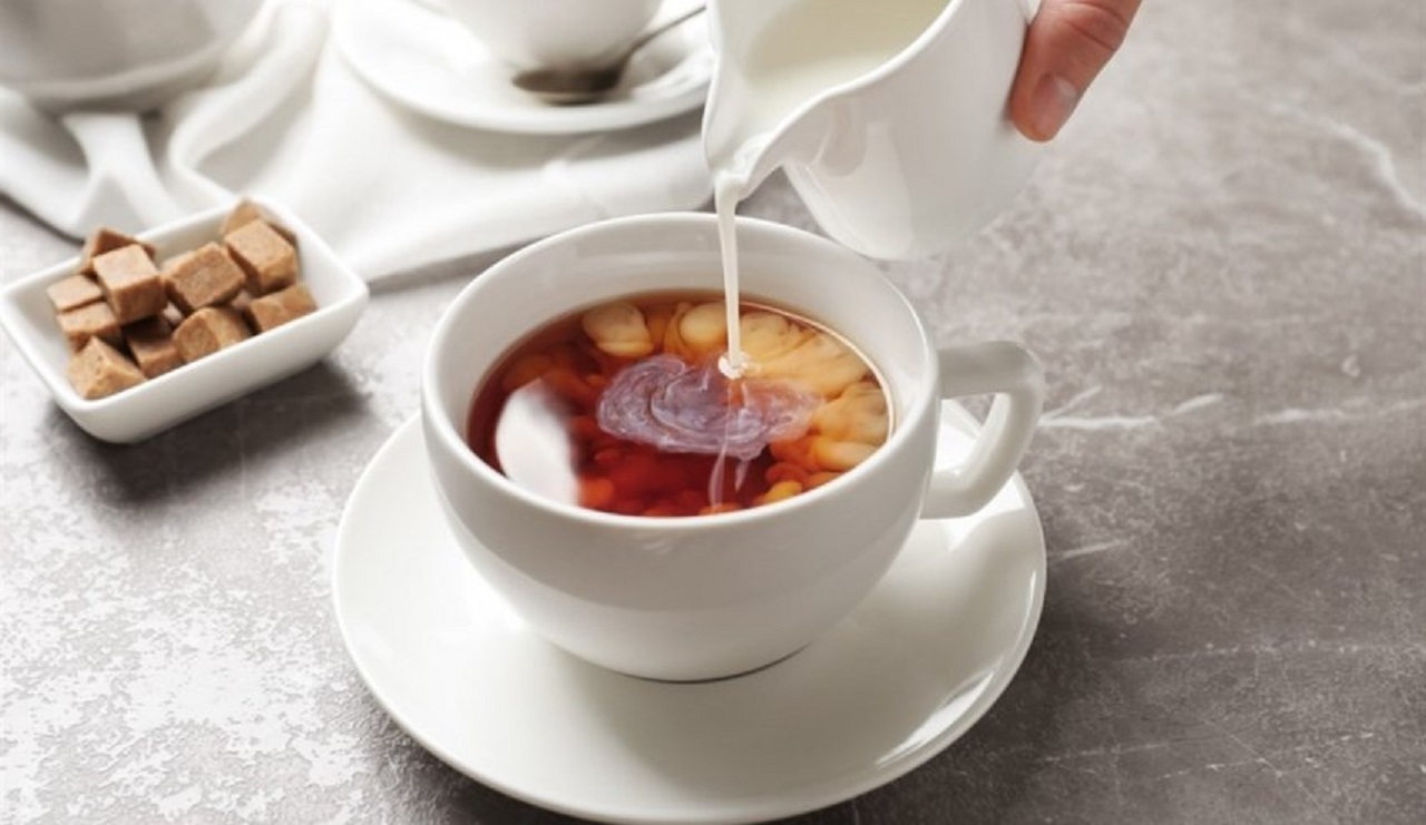 مخلوط شیر و چای