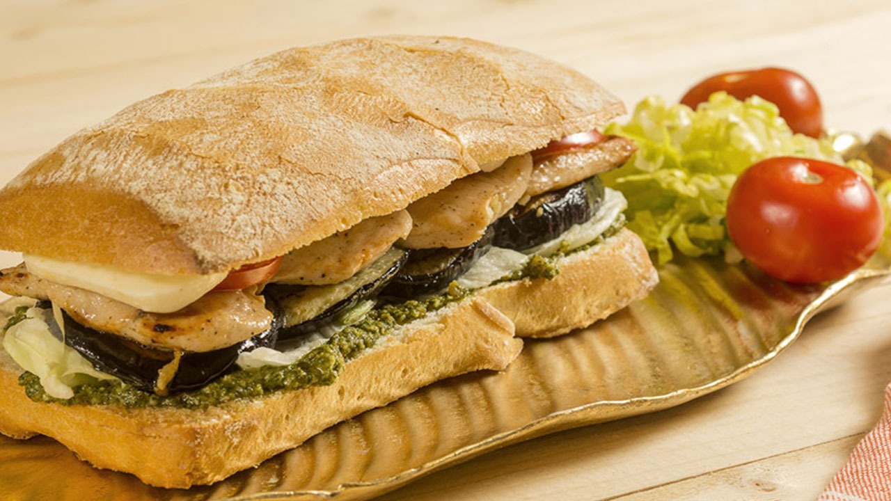 ساندویچ بادمجان و موزارلا + دستور تهیه