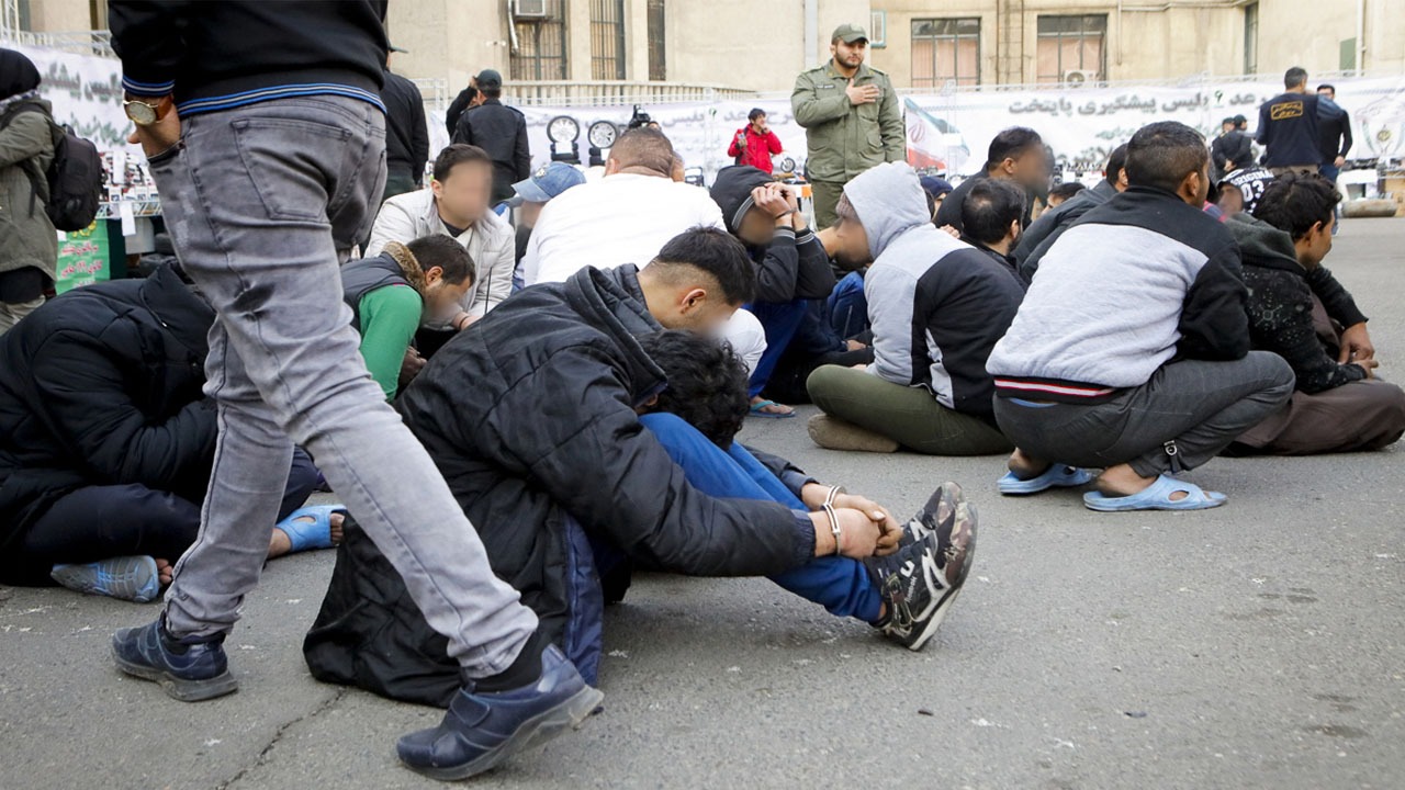 دستگیری ۲۱۹ نفر اراذل و اوباش در طرح اقتدار/ کشف بیش از یک میلیون مواد محترقه غیر مجاز