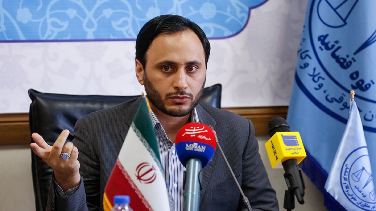 مشاوران به سوگندى که مى‌خورند باید پایبند باشند