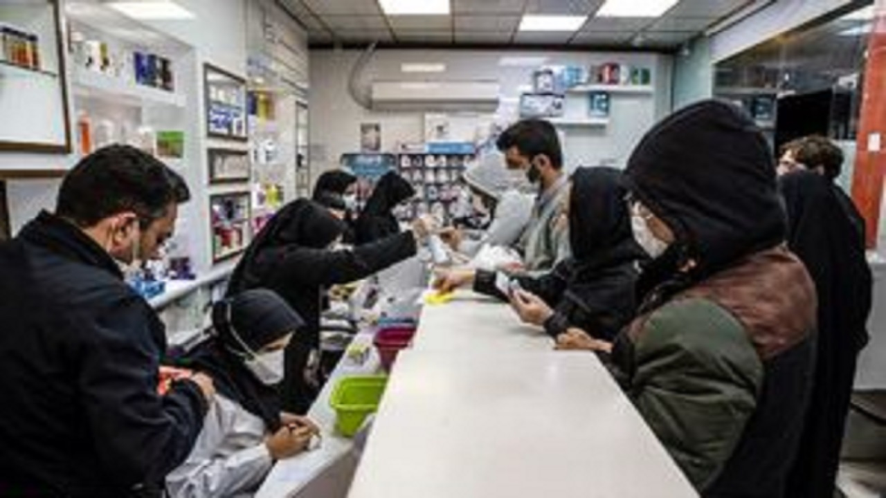 کرونا در داروخانه های قم پرسه می زند