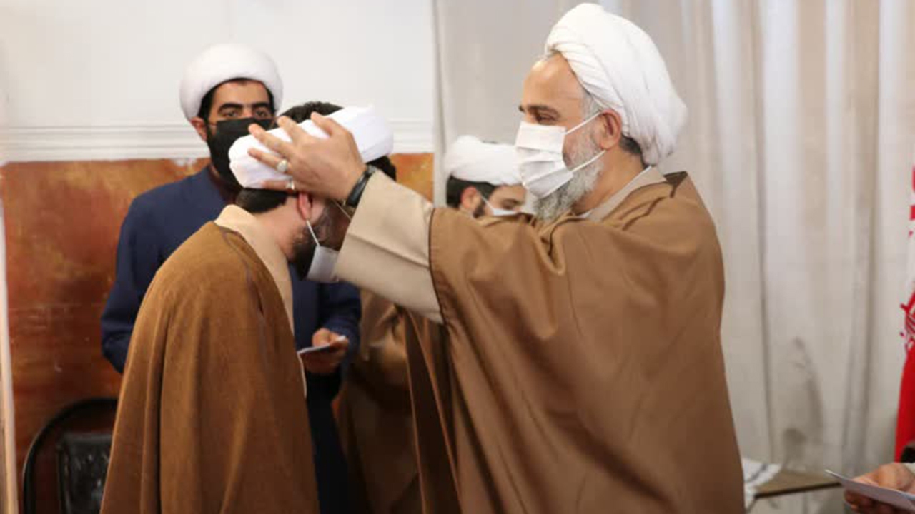 آیین عمامه گذاری جمعی از طلاب مدرسه منصوریه برگزار شد