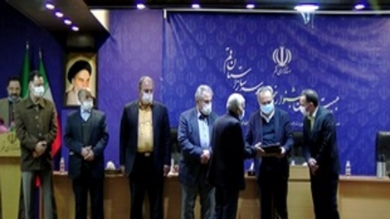 خیران مدرسه ساز استان قم تجلیل شدند