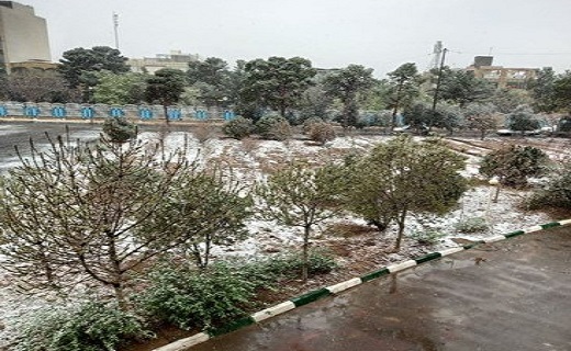 بارش نخستین برف زمستانی در قم