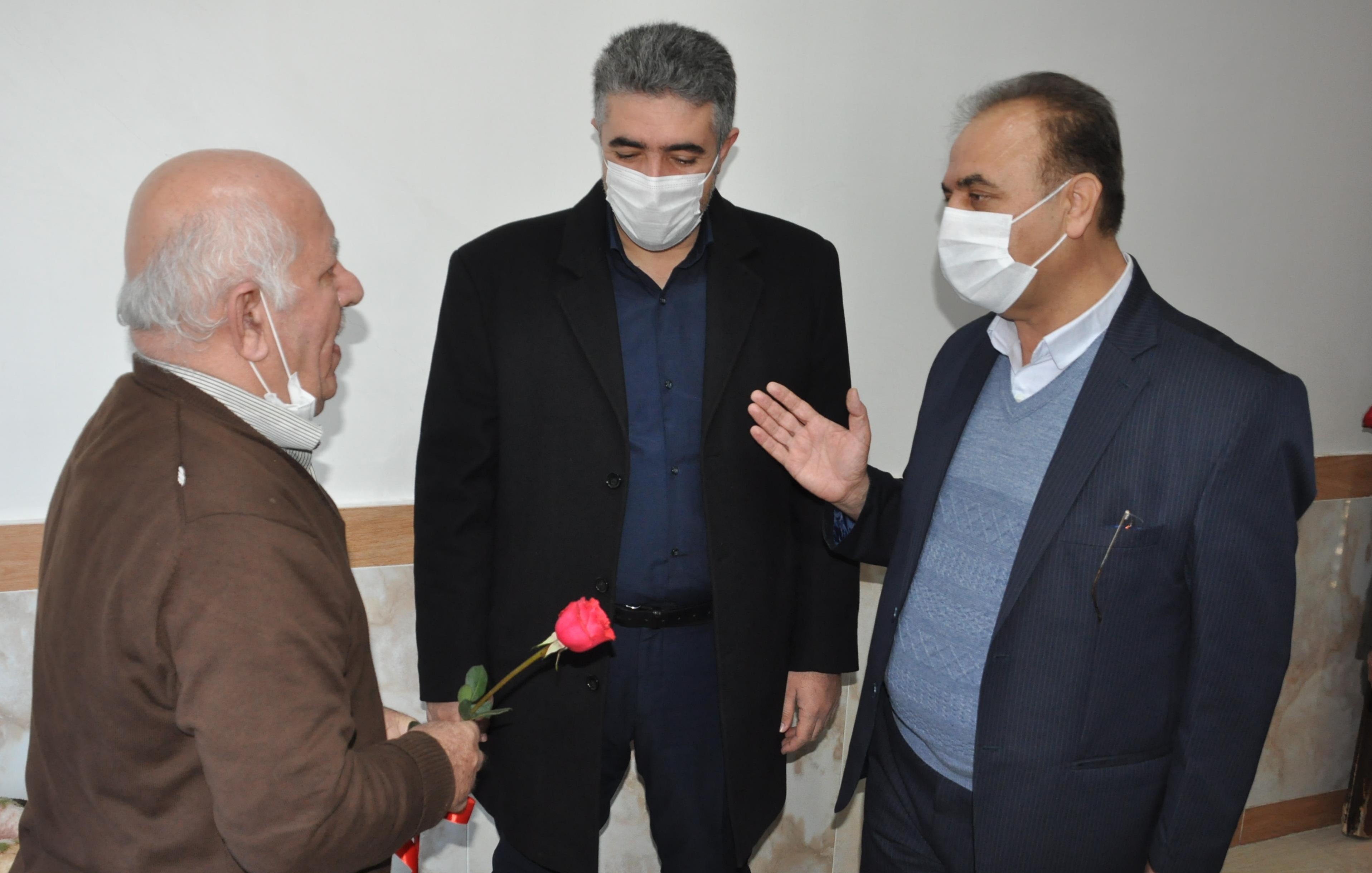 مسئولان مهابادی به دیدار سالمندان خانه امین الاسلام رفتند