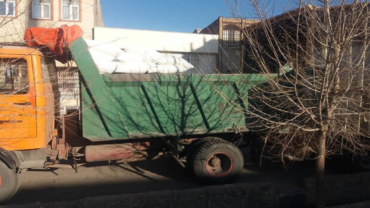 کشف بیش از ۶ تن آرد یارانه ای احتکاری در قم