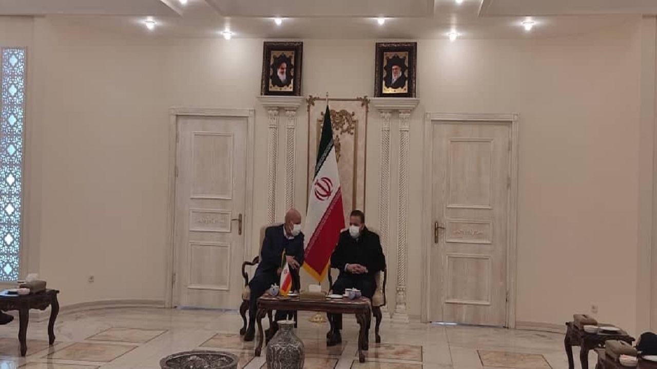 رئیس دفتر رئیس جمهور وارد اصفهان شد/واعظی :۱۳۰ میلیارد تومان به ۵ پروژه نیمه‌تمام اصفهان اختصاص یافت