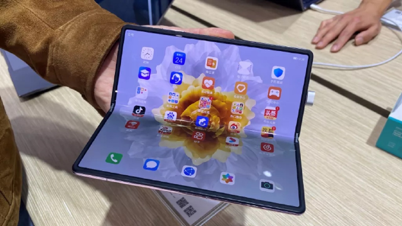 اولین تصاویر منتشر شده از تلفن Huawei Mate X2