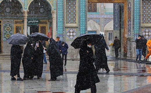 حرم بانوی کرامت در یک روز برفی +تصاویر