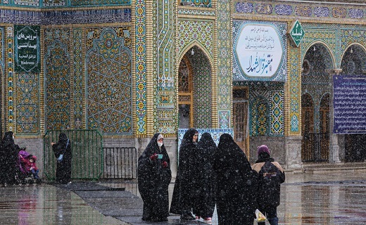 حرم بانوی کرامت در یک روز برفی +تصاویر