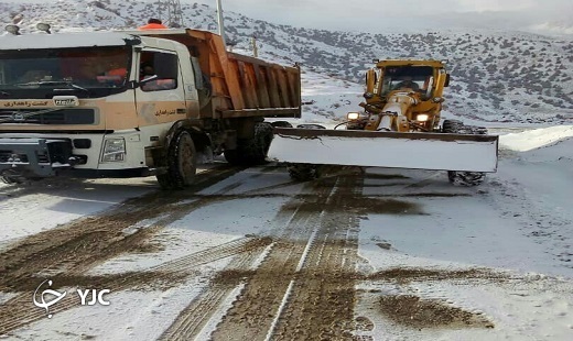 طبیعت برفی گلستان و تلاس راهداران برای باز نگه داشتن جاده ها + تصاویر