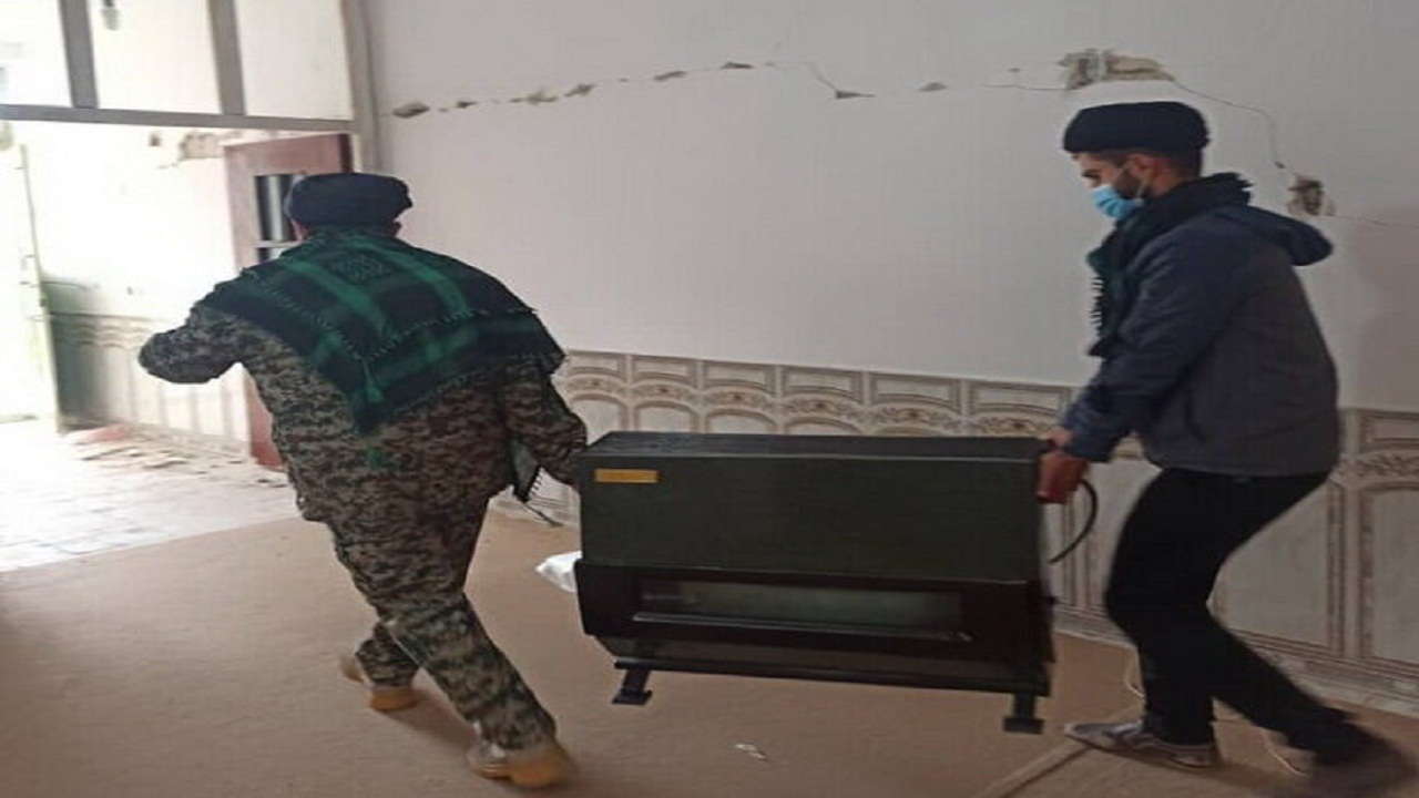 فعالیت جهادی طلاب در مناطق زلزله زده سی سخت
