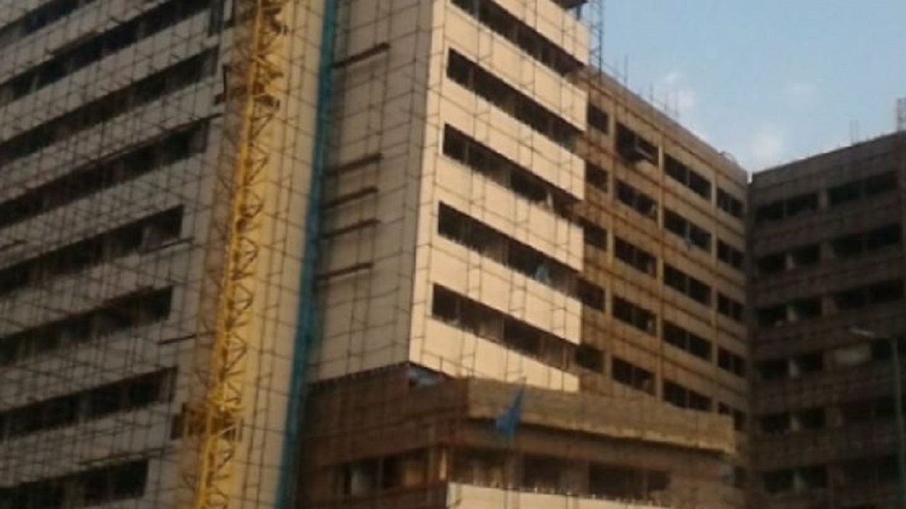 بیمارستان ولیعصر اراک و از سرگیری کار عمرانی