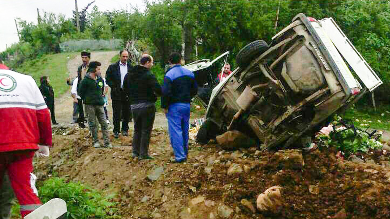 ۸ زخمی در واژگونی وانت