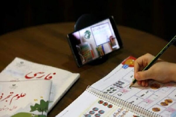 ابتکار یک معلم برای ادامه تدریس در روز&zwnj;های کرونایی