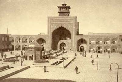 کدام عکاس نخستین تصاویر را از حرم امام رضا ثبت کرده است؟